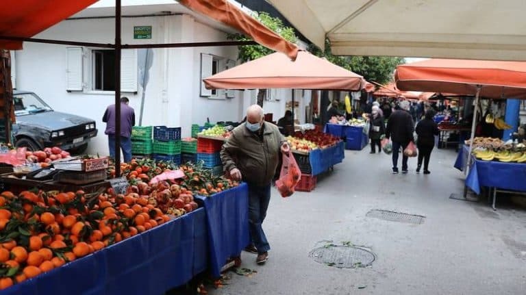 Λαϊκές αγορές: Με POS και IRIS από την Τρίτη 2/1 – Πώς θα γίνονται οι πληρωμές με κάρτες