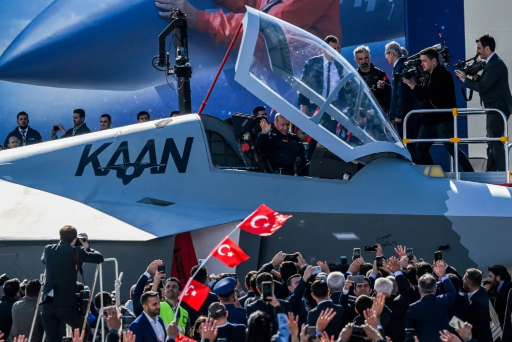 Τουρκικά ΜΜΕ για το περιβόητο μαχητικό του Ερντογάν: Θα πλήττει στόχους και πλοία σε Αιγαίο και Ανατ