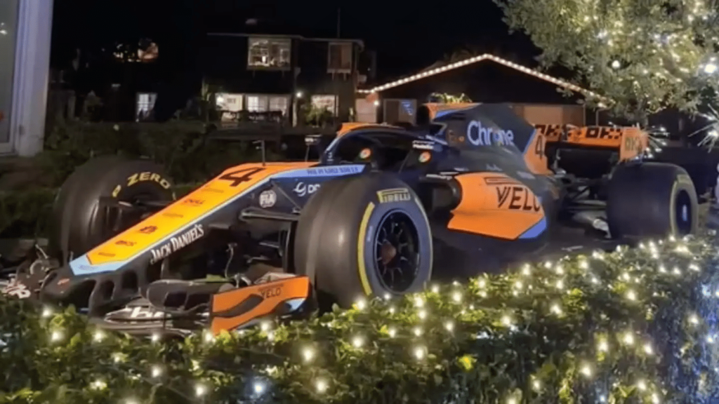 Χριστουγεννιάτικο… μονοθέσιο F1: Εσείς στολίζετε ακόμα δέντρο;