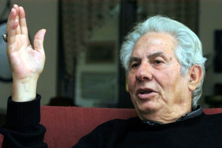 Γιώργος Μιχαλακόπουλος: Τελευταίο χειροκρότημα στον ηθοποιό – Βαθιά υπόκλιση από τον κόσμο του θεάτρου [εικόνες-βίντεο]