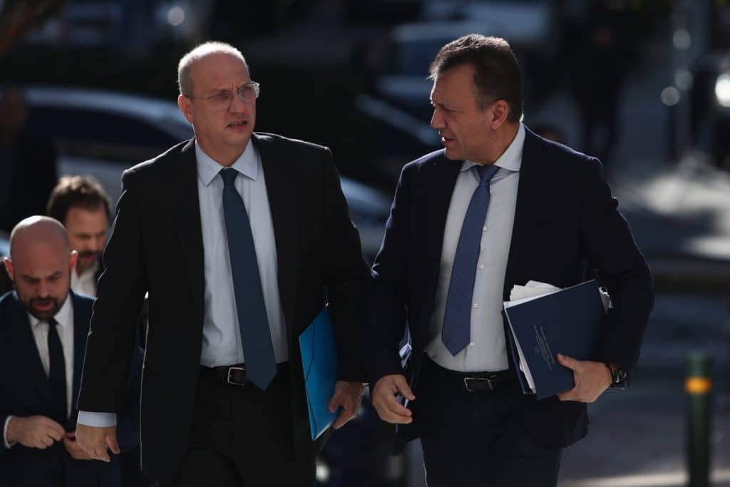 Οπαδική βία: Στον Άρειο Πάγο Οικονόμου-Βρούτσης με φακέλους για τους χούλιγκανς