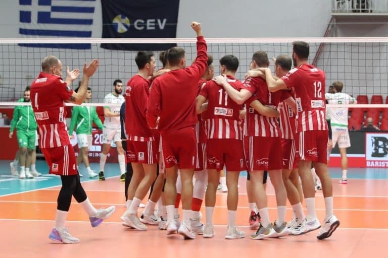 Βόλεϊ-Α1 Ανδρών: «Ερυθρόλευκος» θρίαμβος στο clasico στη σκιά των επεισοδίων