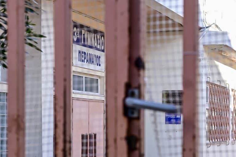 Πέραμα: «Ακούσαμε ένα αχ και μετά μπαμ» – Πώς έπεσε η 14χρονη από τον 3ο όροφο του σχολείου [βίντεο]