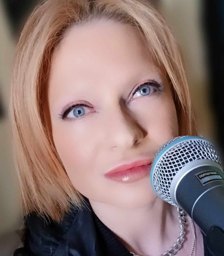 Η Νέλλυ Αλιγιζάκη και οι Avventura live στου Ζωγράφου