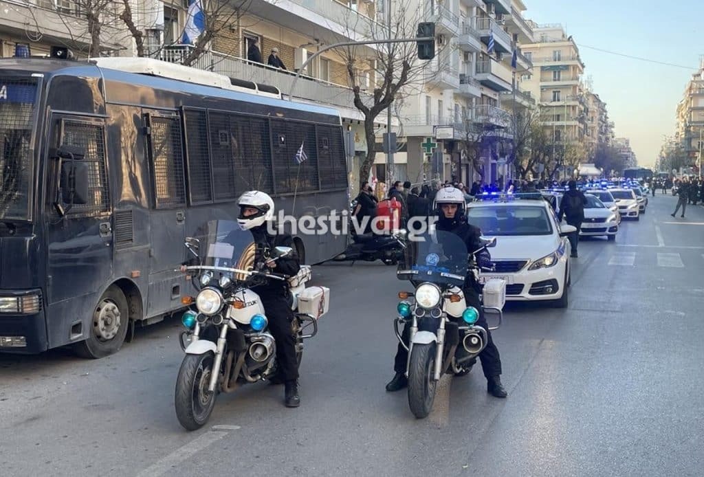 Θεσσαλονίκη: Η τεράστια πομπή που συνόδευσε τον Γιώργο Λυγγερίδη στην τελευταία του κατοικία