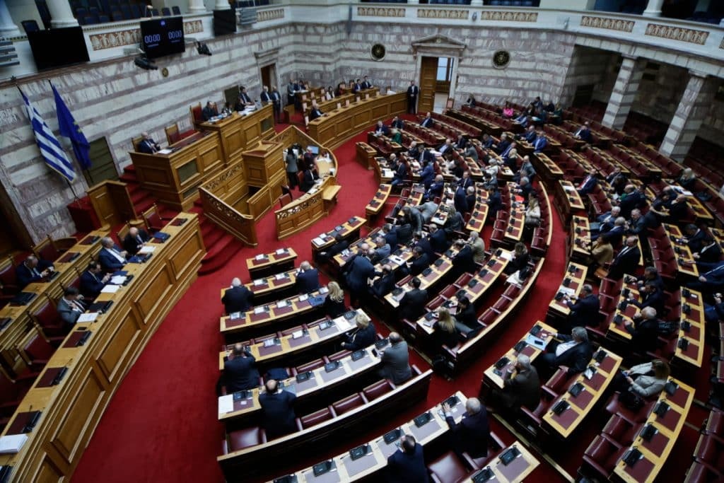 Προϋπολογισμός: Ξεκίνησε η πενθήμερη συζήτηση στην Ολομέλεια της Βουλής – Δείτε live