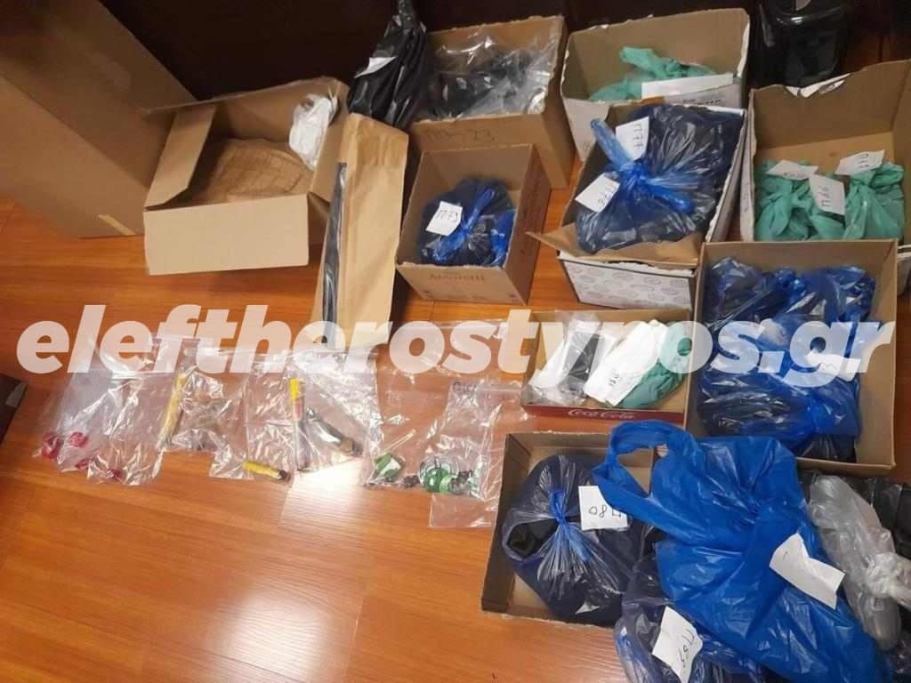 Ρέντη: Αυτά βρήκε η ΕΛΑΣ στο γήπεδο – Φωτοβολίδες, μαχαίρια και καμένα ρούχα