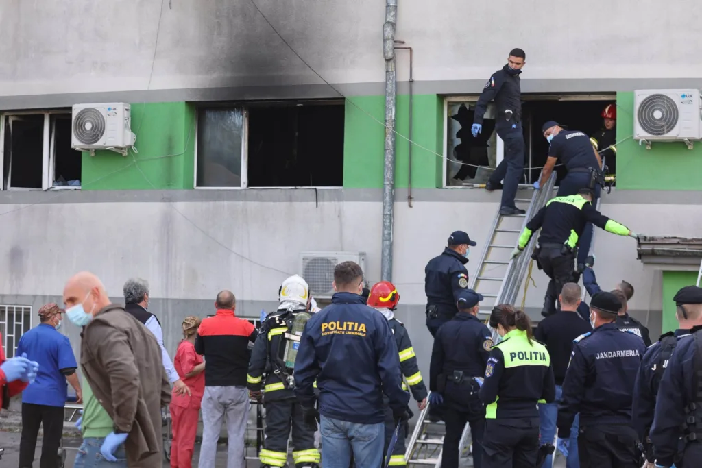 Πέντε νεκροί έπειτα από φωτιά σε ξενώνα στη Ρουμανία – Ανάμεσά τους κι ένας ανήλικος