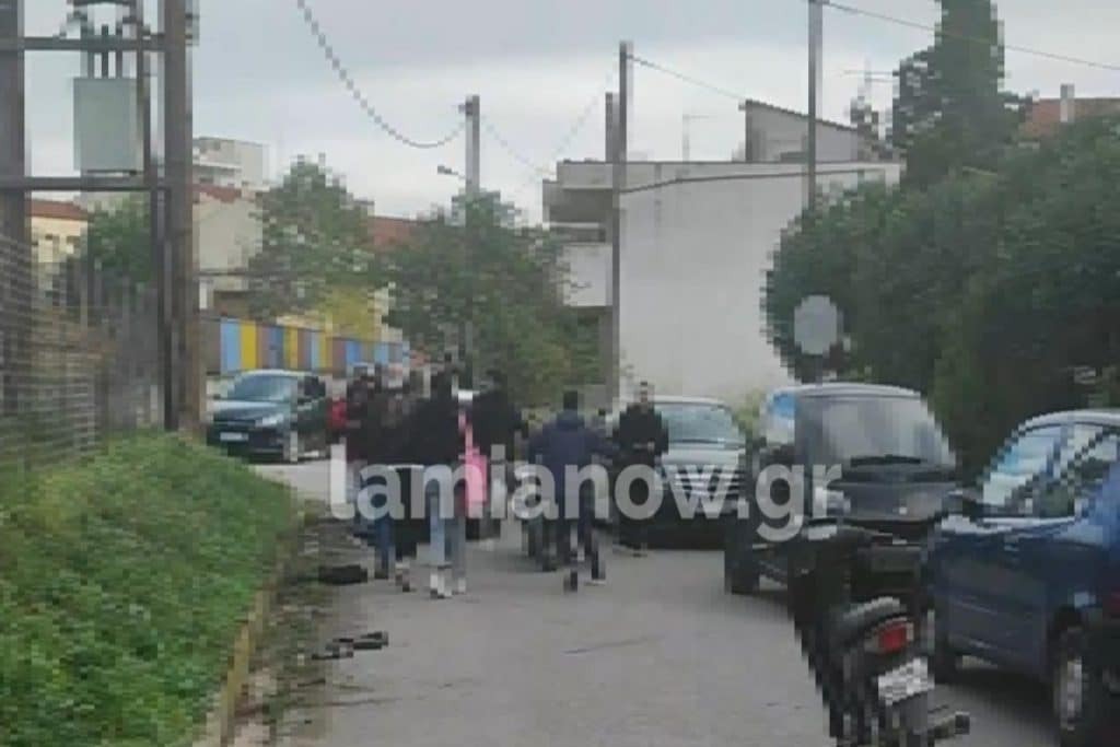 Ο κακός χαμός στη Λαμία: Μαθητές πλακώθηκαν στο ξύλο κοντά σε σχολείο [βίντεο]
