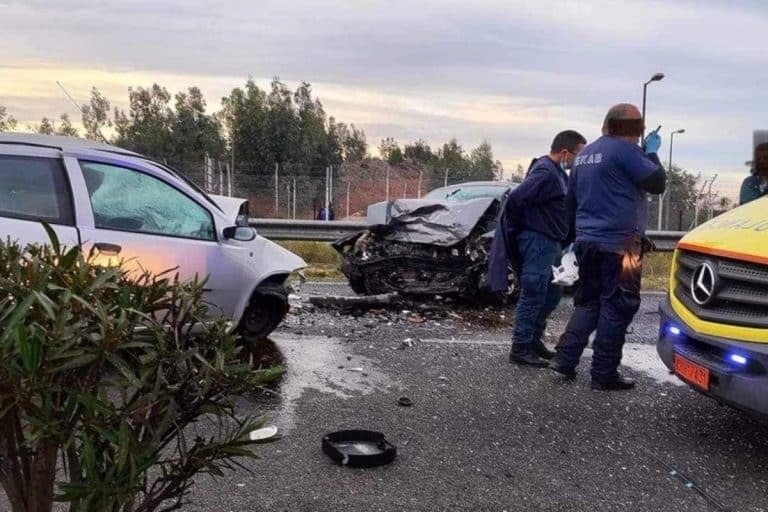 Τροχαίο δυστύχημα στα Σπάτα: Συγκλονίζει ο σύζυγος – «Πήγε άδικα η γυναίκα μου, έχω 4 παιδιά, τί θα κάνω;»
