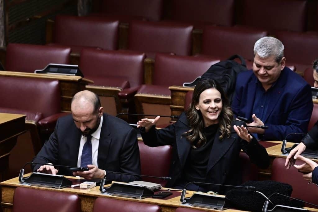Πρώτη διαφοροποίηση των 11 από τον ΣΥΡΙΖΑ – Ψήφισαν παρών σε άρθρα για τα κόκκινα δάνεια