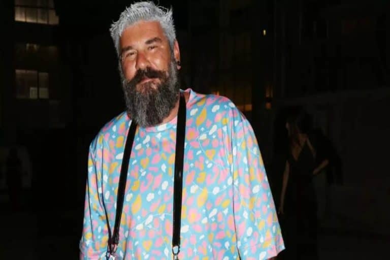 Θλίψη στον κόσμο της μόδας – Πέθανε ο σχεδιαστής Τόλης Σκουλαριώτης, εντοπίστηκε στο σπίτι του