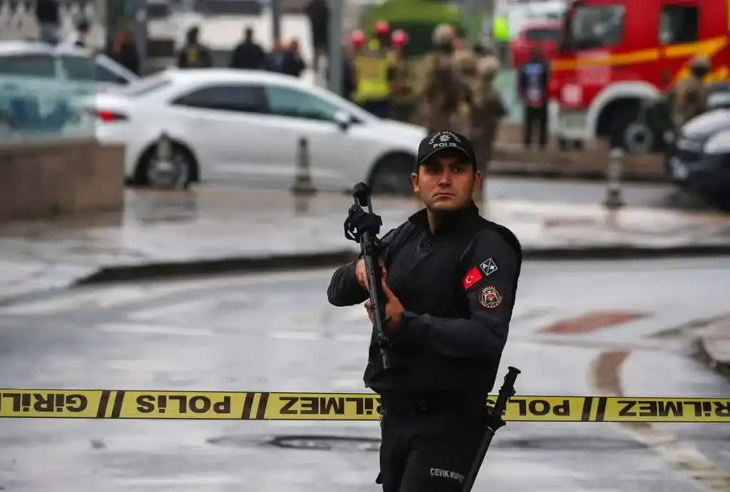Τουρκία: Συνελήφθησαν 32 άτομα που κατηγορούνται ότι προετοίμαζαν επιθέσεις σε χώρους λατρείας