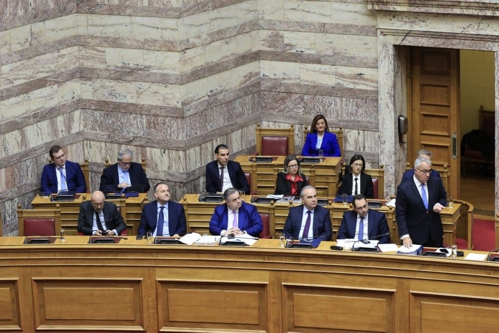 Προϋπολογισμός 2024: Τέταρτη ημέρα σε πολύ υψηλούς τόνους – Το βράδυ της Κυριακής η ψηφοφορία 