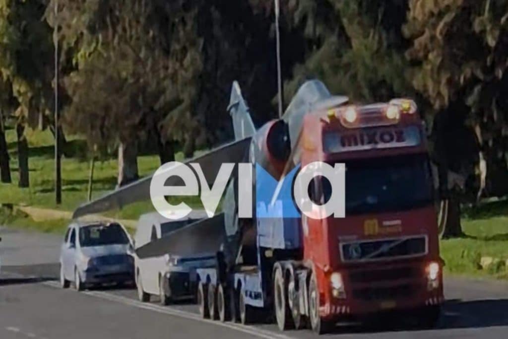 Χαλκίδα: Δεν πίστευαν στα μάτια τους οι οδηγοί – Αεροπλάνο «προσγειώθηκε» στην Υψηλή γέφυρα [ε
