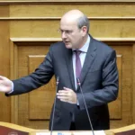 Χατζηδάκης: Εξασφαλίζουμε ισότιμη πρόσβαση σε δάνεια και ασφάλειες ζωής για τους πρώην καρκινοπαθείς