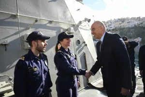 Δένδιας