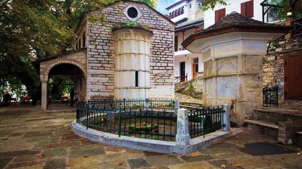 «Βούλιαξε» από επισκέπτες η Μακρινίτσα – Άγγιξε το 95% η πληρότητα στα καταλύματα