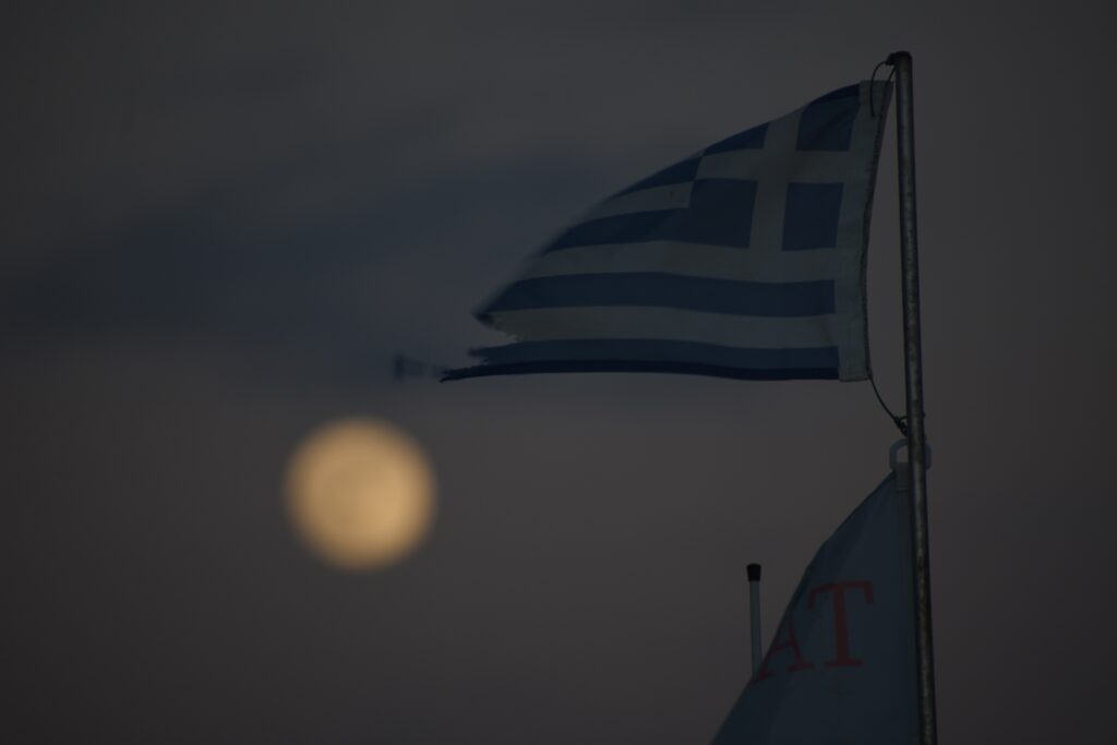 Πανσέληνος Δεκεμβρίου: Μοναδικές εικόνες από το «ψυχρό φεγγάρι»