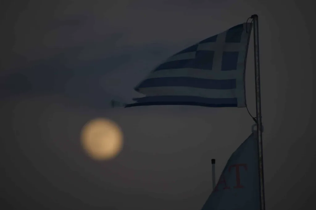 Πανσέληνος Δεκεμβρίου: Μοναδικές εικόνες από το «ψυχρό φεγγάρι»