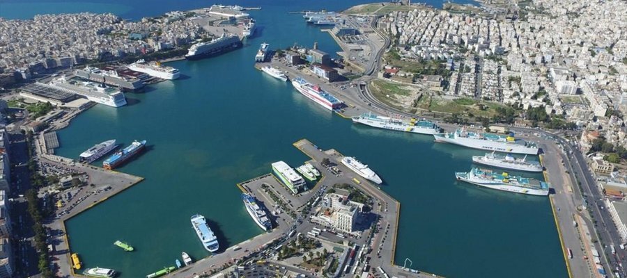 Πρόσκρουση πλοίων στη Δραπετσώνα λόγω των ισχυρών ανέμων