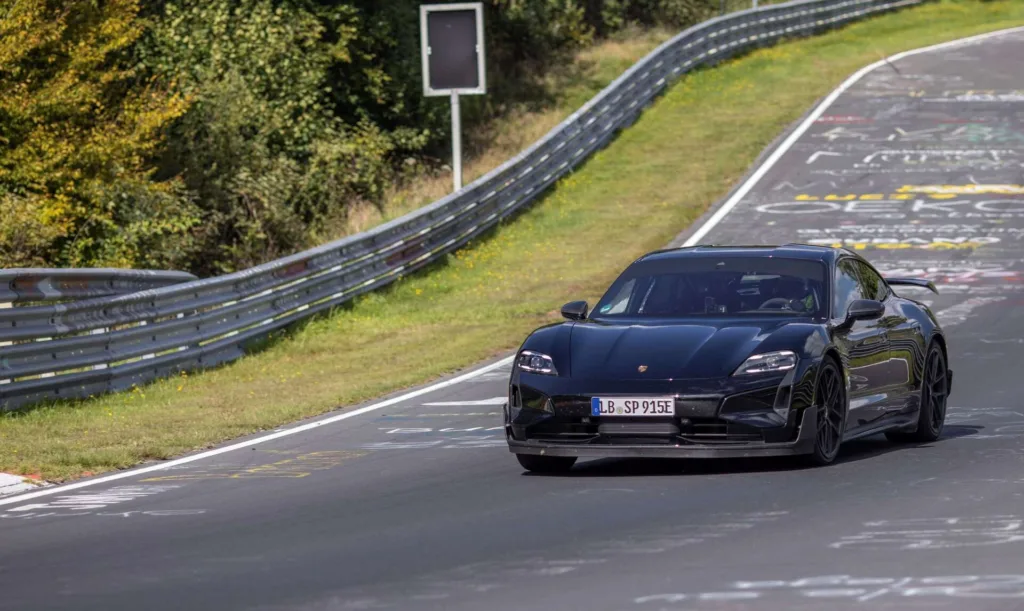 Η Porsche Taycan Turbo S «διέλυσε» τον χρόνο του Tesla Model S Plaid