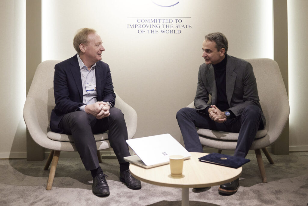 Νταβός: Με τον πρόεδρο της Microsoft συναντήθηκε ο Μητσοτάκης