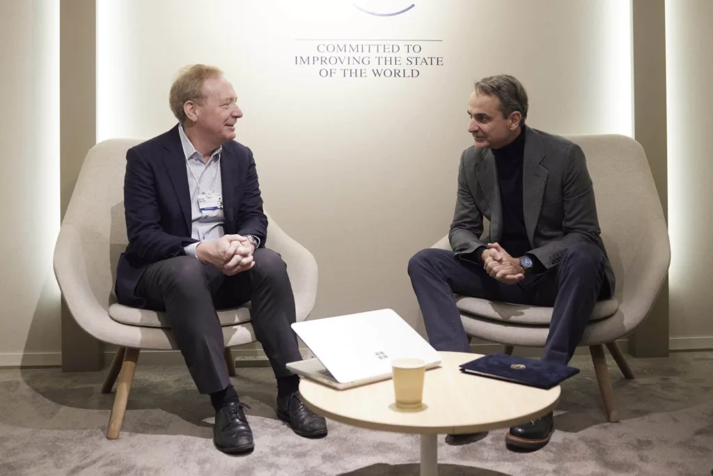 Νταβός: Με τον πρόεδρο της Microsoft συναντήθηκε ο Μητσοτάκης