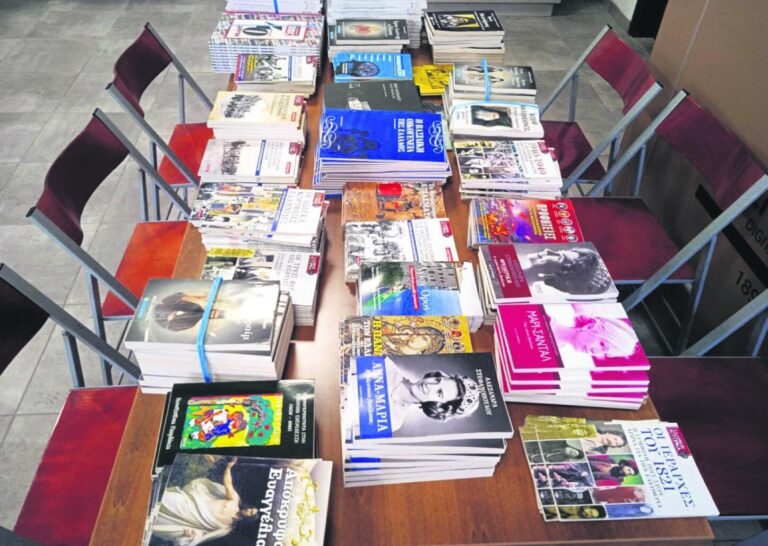 Κάλυμνος: Μαθήτρια συγκέντρωσε 14.000 βιβλία για 38 σχολεία – Τι λέει στον ΕΤ η Ρόζα Καρτέρη