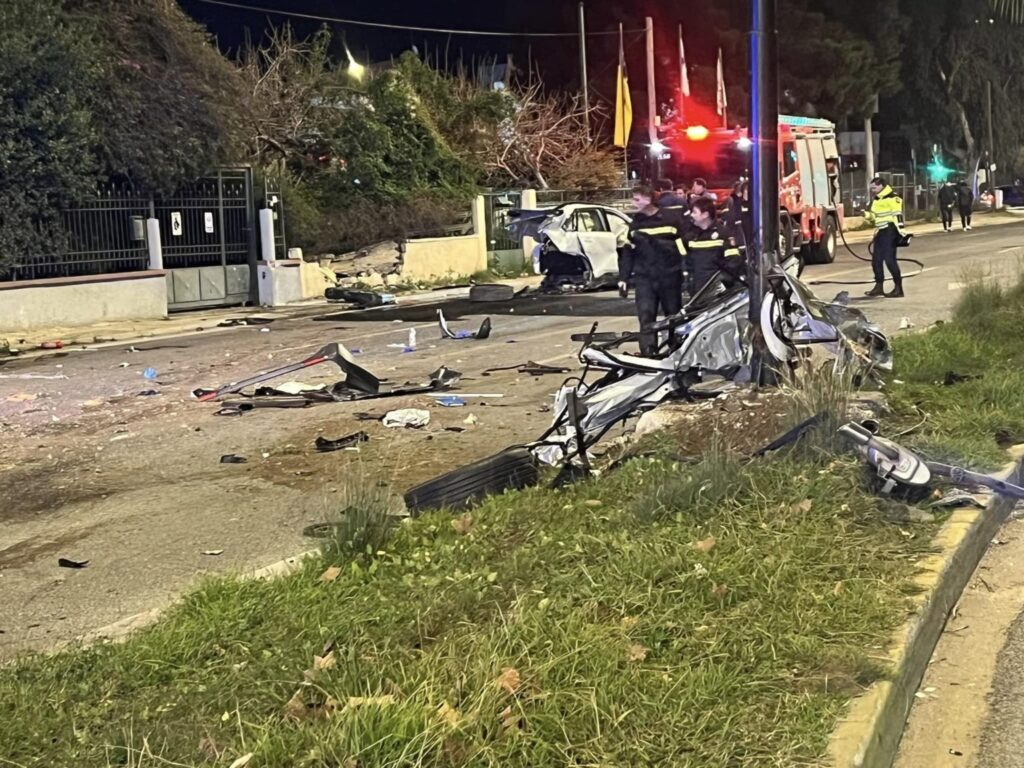 Βίντεο-σοκ από το τροχαίο στη Βούλα: Η στιγμή που ο 19χρονος οδηγός χάνει τον έλεγχο του αυτοκινήτου