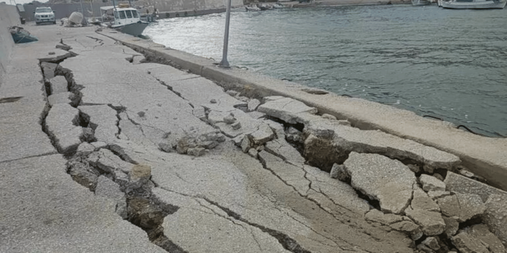 Κρήτη: Οι νοτιάδες «γκρέμισαν» το λιμάνι στον Μακρύ Γιαλό [Εικόνες]