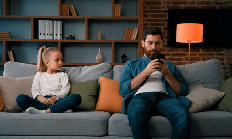 Παντρεύτηκε τον άντρα που της έκανε….babysitting – Πώς αντέδρασαν για την διαφορά ηλικίας [Βίντεο]