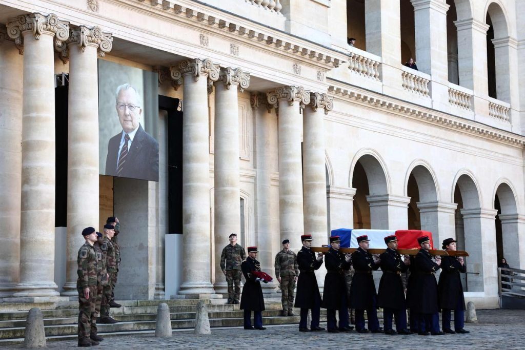 Μακρόν για Ντελόρ: «συμφιλίωσε την Ευρώπη με το μέλλον της» – Το ύστατο χαίρε λένε Γάλλοι πολί