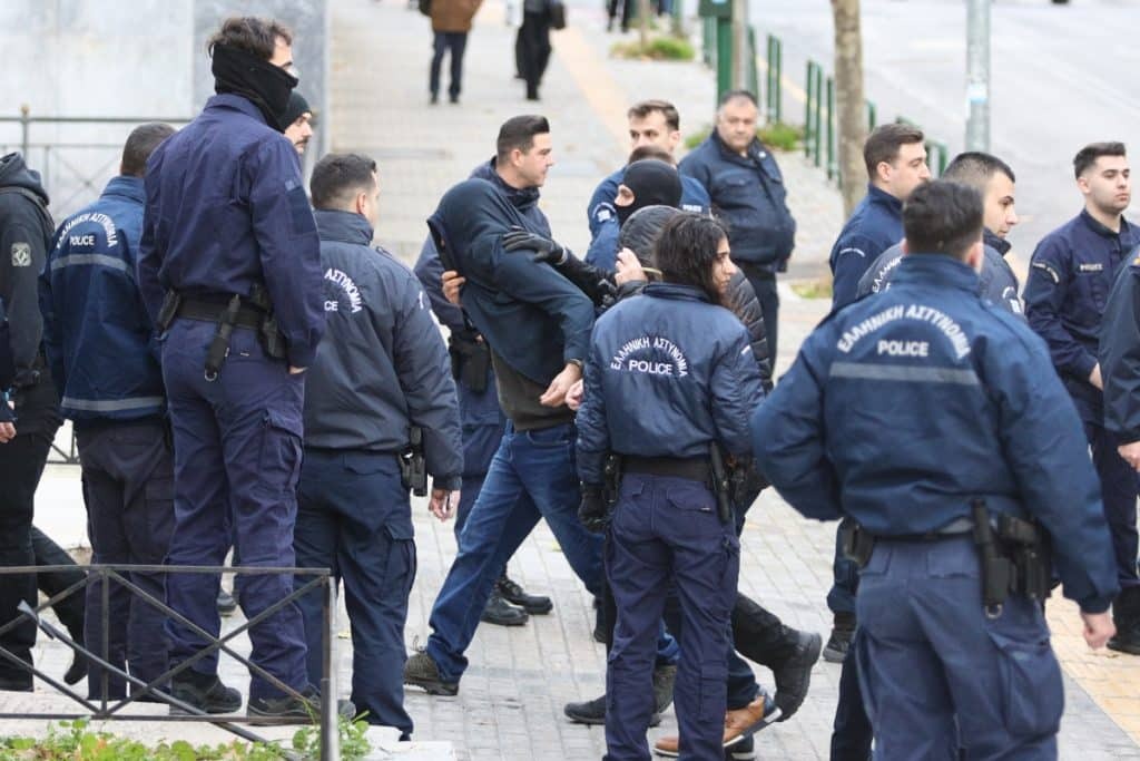 Κολωνός – Προκαλεί ο Μίχος: «Ήμουν ερωτευμένος με τη 12χρονη»