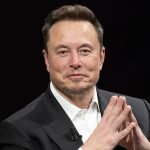 Βρετανία: Ο Μασκ παρατάει τελικά τον ακροδεξιό Νάιτζελ Φάρατζ