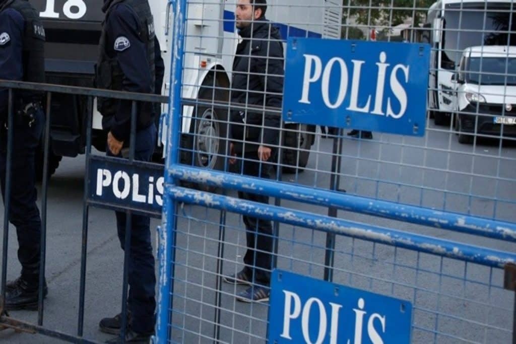 Τουρκία: Ένοπλη επίθεση σε αστυνομικό τμήμα στη Σμύρνη – 16χρονος σκότωσε δύο αστυνομικούς