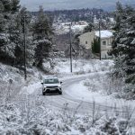 ζιονοκαταιγίδα Έπεσαν τα πρώτα χιόνια στη Θεσσαλονίκη - Με αντιολισθητικές αλυσίδες η κυκλοφορία σε Λαχανά, Βερτίσκο και Σοχό