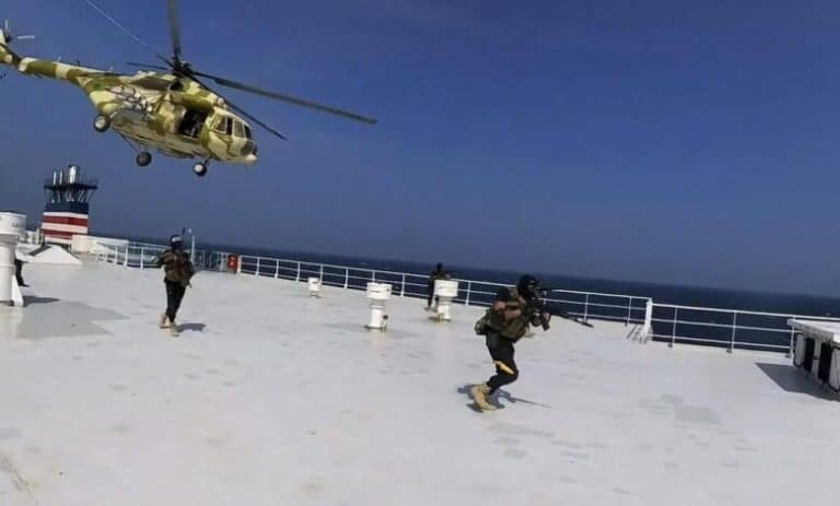 Νέες εκτοξεύσεις πυραύλων των Χούθι εναντίον εμπορικών πλοίων στην Ερυθρά Θάλασσα