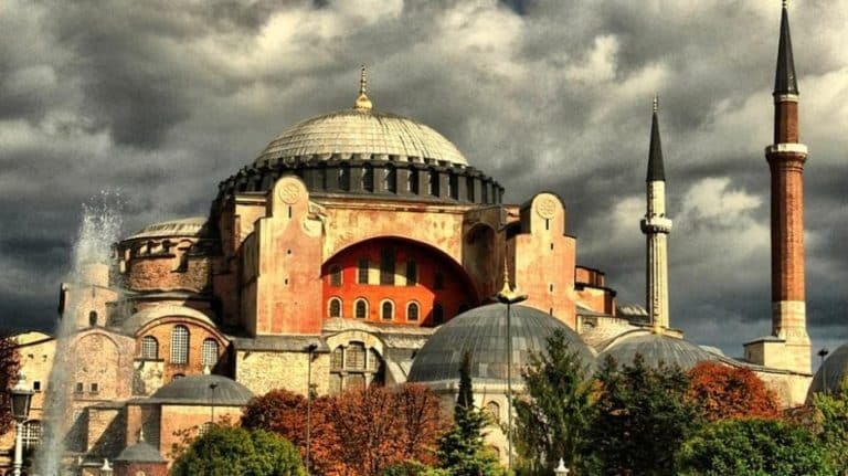 Σκάνδαλο στην Τουρκία με το εμπόριο στην Αγιά Σοφιά- «Αυτά που συμβαίνουν εκεί δεν υπάρχουν πουθενά στον κόσμο»