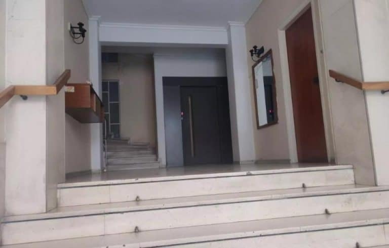 Ανθρωποκυνηγητό για τον «δράκο των ασανσέρ» που επιτέθηκε σε ανήλικες στον Άγιο Παντελεήμονα [Βίντεο]