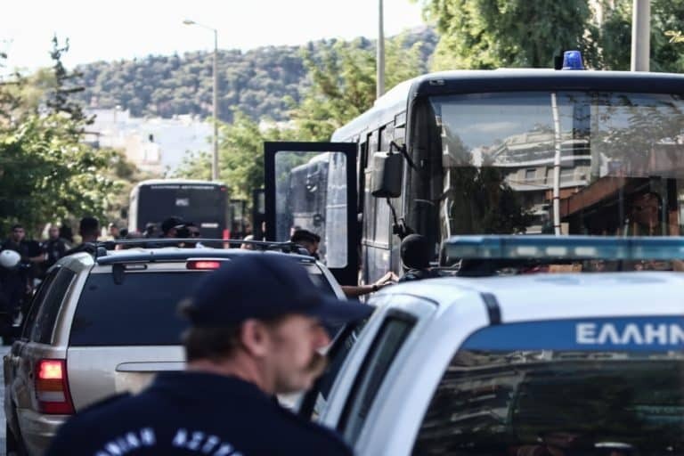Κάτω Πατήσια: Πέρασε το κατώφλι του ανακριτή ο 56χρονος – Αρνείται ότι βίασε την ανήλικη