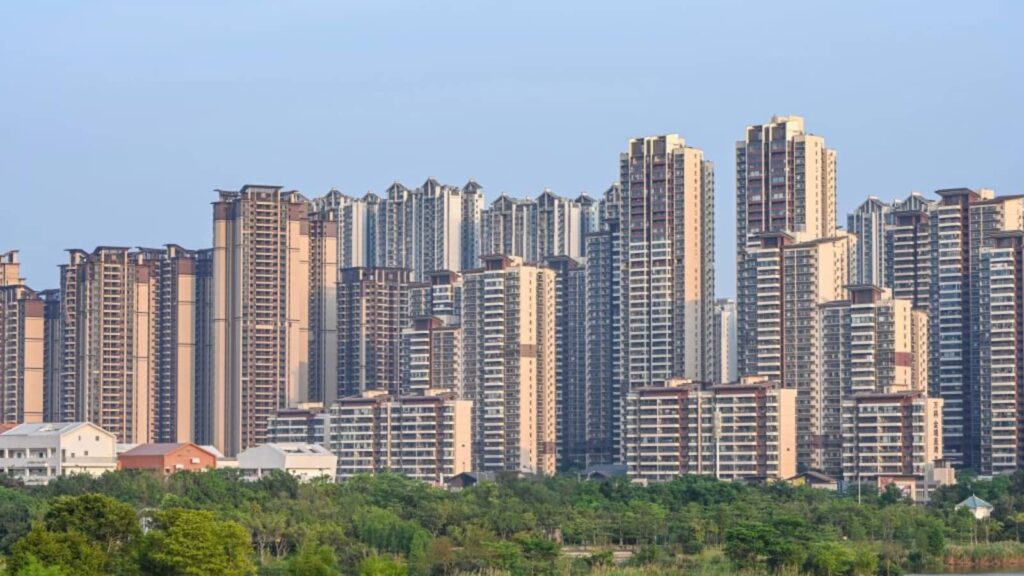 Κίνδυνος ντόμινο στο κινεζικό real estate από την κατάρρευση της Evergrande- Θα γίνει η «νέα» Lehman Brothers;
