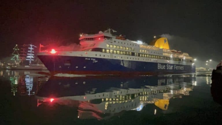 Το Blue Star Delos έκανε ποδαρικό στο λιμάνι του Πειραιά για το 2024 [Βίντεο]