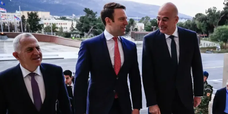 Ο Δένδιας μετά τη συνάντηση με τον Κασσελάκη: Αναγκαία η ομοψυχία του πολιτικού κόσμου στα εθνικά ζητήματα