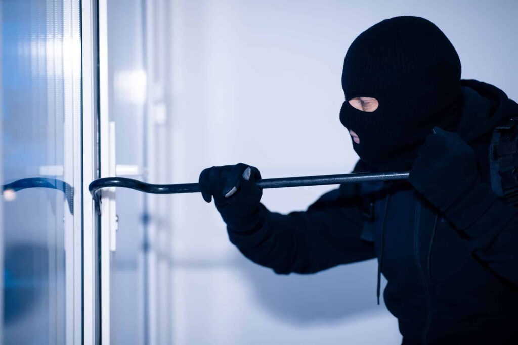 Διαρρήκτες εισέβαλαν σε μονοκατοικία στο Διόνυσο και την λεηλάτησαν – Διέφυγαν με το αυτοκίνητο του ιδιοκτήτη