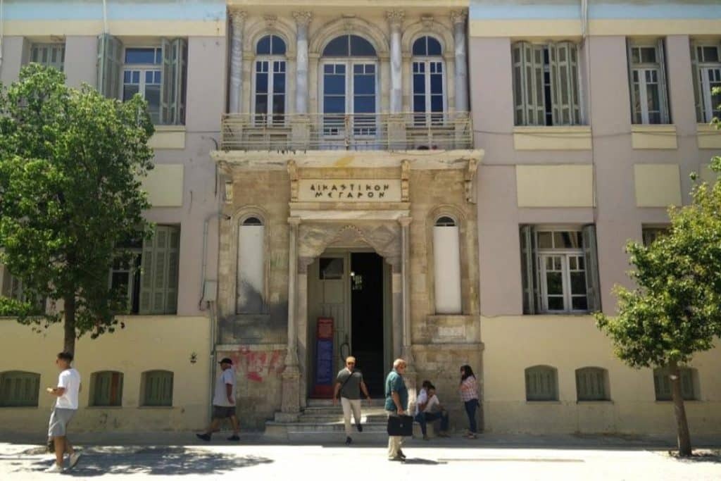 Ηράκλειο: Ελεύθεροι μετά τις απολογίες τους οι δύο ανήλικοι που διώκονται για παιδική πορνογραφία