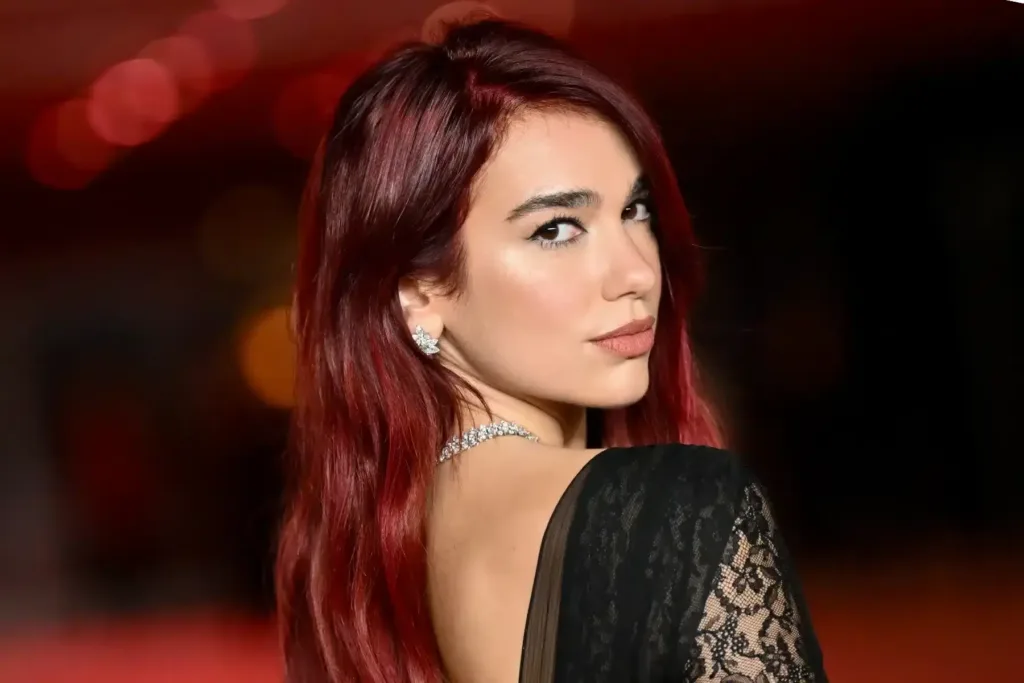 Dua Lipa: «Δεν συγχωρώ αυτό που κάνει η Χαμάς» – Υπέγραψε ψήφισμα για την κατάπαυση του πυρός