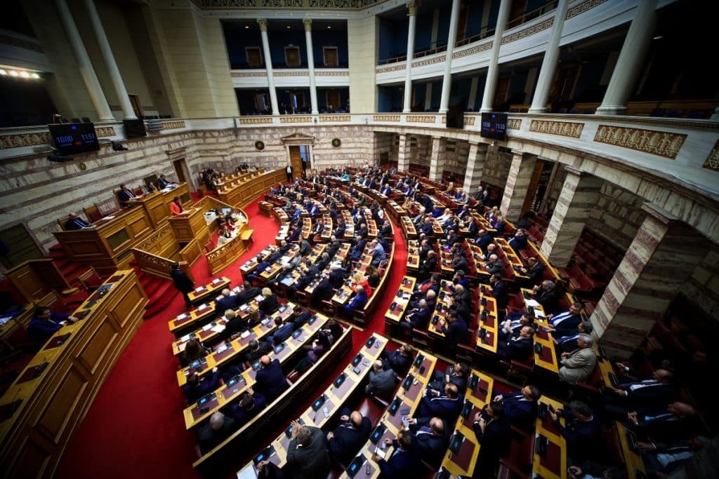 Επιστολική ψήφος: Πέρασε το νομοσχέδιο για τις Ευρωεκλογές – Απορρίφθηκε η τροπολογία για τις