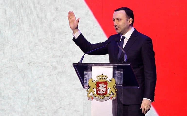Γεωργία: Παραιτήθηκε ο πρωθυπουργός Ιράκλι Γκαριμπασβίλι πριν τις βουλευτικές εκλογές