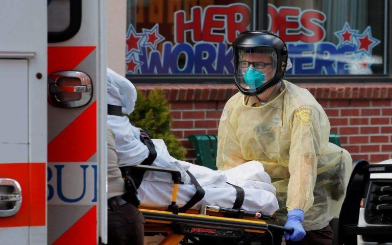 Συναγερμός στις ΗΠΑ- Νοσούν ταυτόχρονα με γρίπη και κορονοϊό